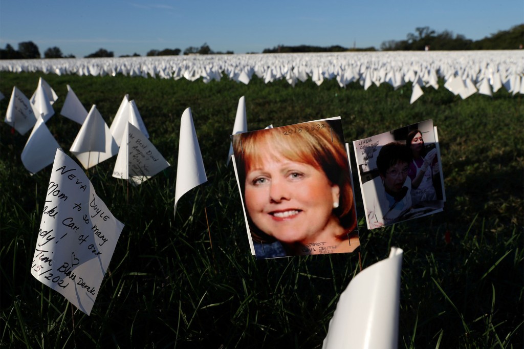 US COVID-19 death toll eclipses 700,000 1