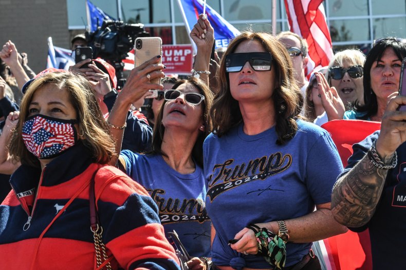 Anti-Vax Rally Speaker Warns Schools Will 'Burn to the
Ground' if Mandates Persists 1