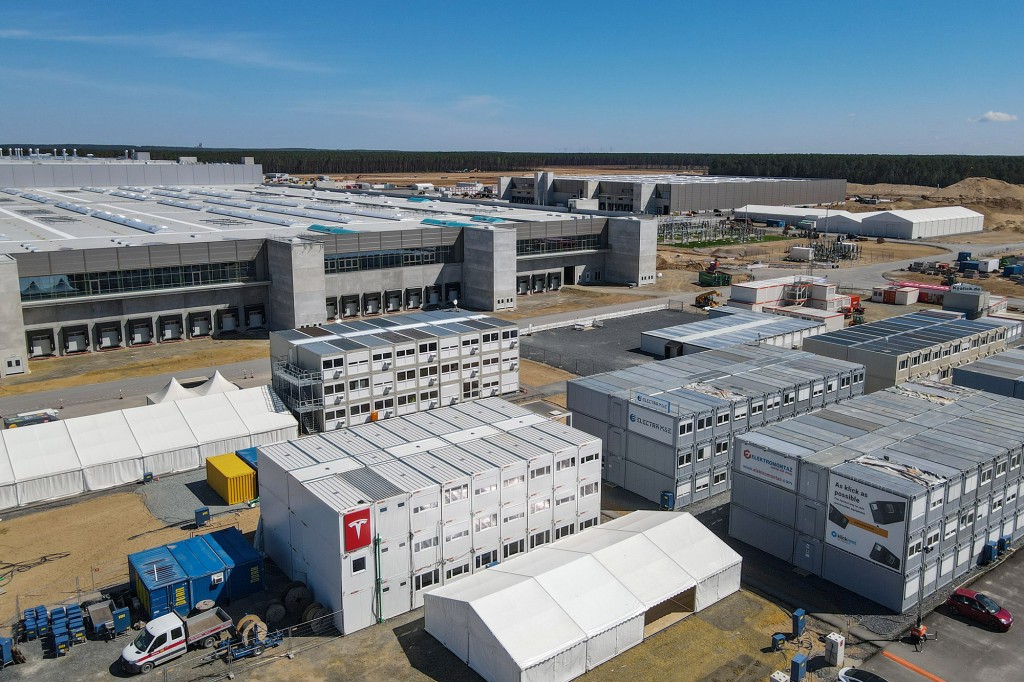 Elon Musk: Tesla’s Berlin factory will open this year
despite regulatory hangups 1