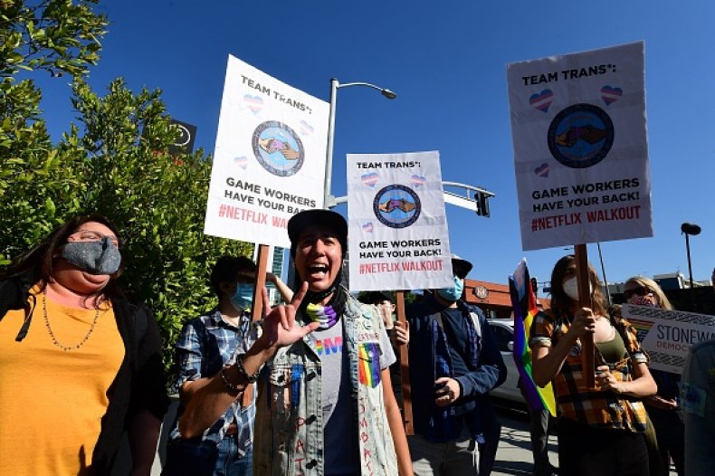 'We Like Jokes!': Counterprotesters Stand Against Netflix
Employee Walkout 1