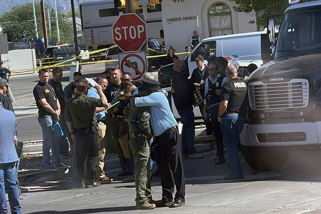 DEA agent killed, two other law officers shot on Amtrak
train in Tucson 1
