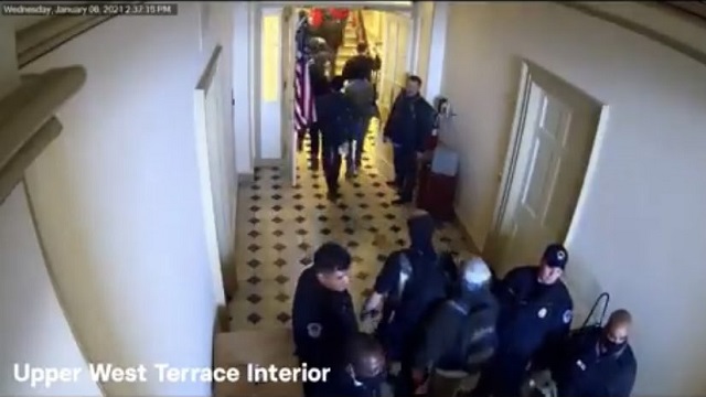 Newly Released Video Shows Police Let Peaceful Protesters
Into Capitol On Jan 6 Without Incident 1