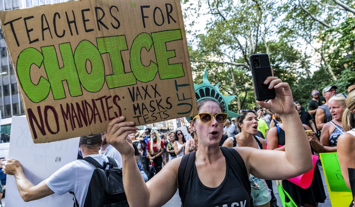 COVID-19 vaccine mandate takes effect for NYC teachers,
staff 1