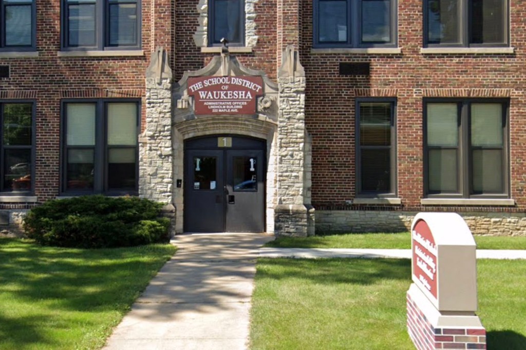Parent sues school district after child contracts
COVID-19 1