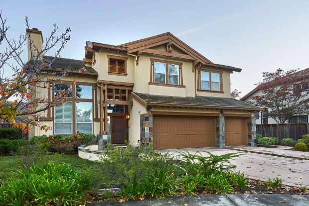 Amazing views at Almaden Country View Estates with easy
access to trails, shops, schools 1