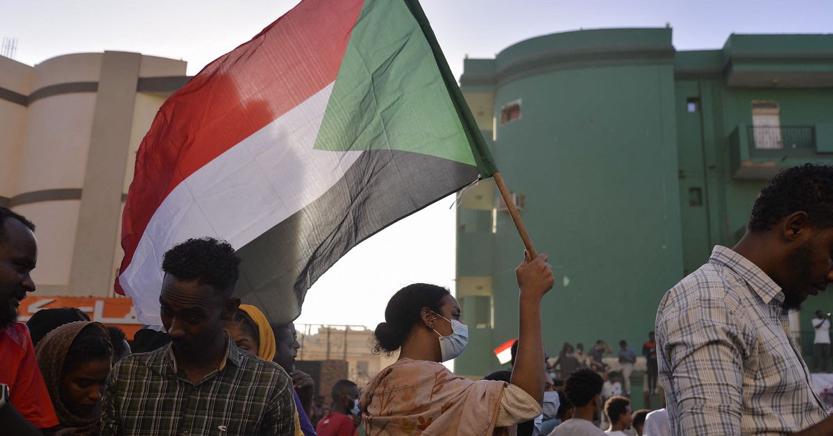 Sudan’s civilian prime minister is back. Here’s why
thousands are still protesting. 1