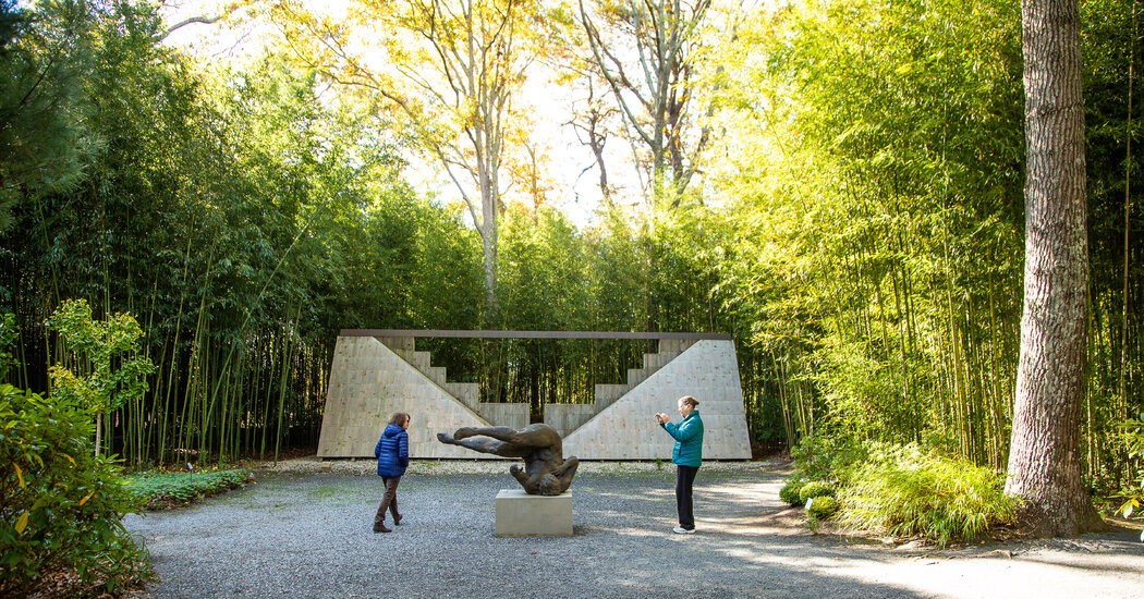 Donors Withhold Gifts to Protest Changes at Hamptons
Sculpture Garden 1
