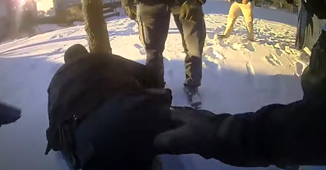 3 Officers Used Excessive Force in Arrest of Black Teen,
U.S. Says 1