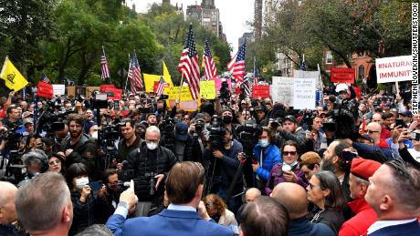 FDNY firefighters suspended after protesting vaccine mandate
at New York state senator's office, officials say 1