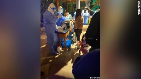 Analysis: Halloween Covid scare forces Shanghai Disneyland
into lockdown 1