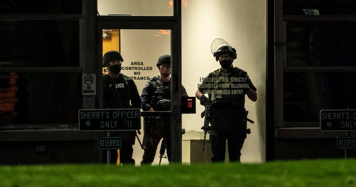 3 of Washington's highest-ranking officers allege decades of
rampant racism 1