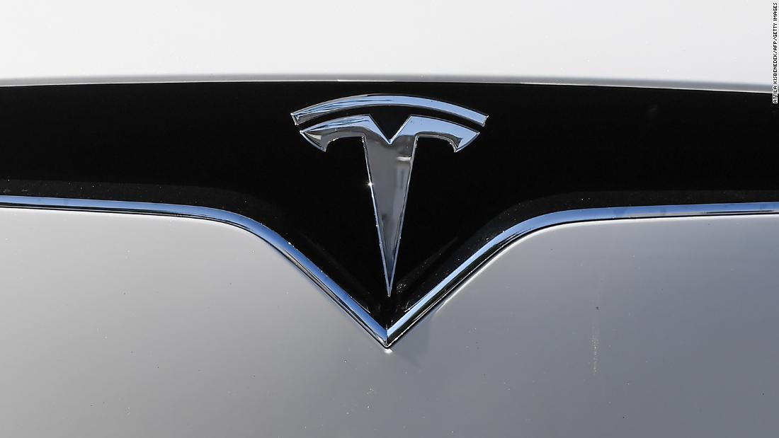 US opens probe into Tesla's Autopilot over emergency vehicle
crashes 1