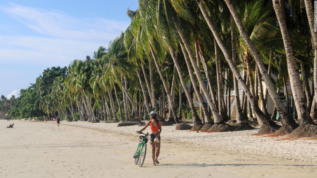 The Philippines announces it will reopen to tourists
'soon' 1
