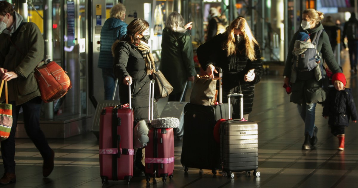 Couple trying to flee Dutch Covid quarantine arrested on
plane for Spain 1