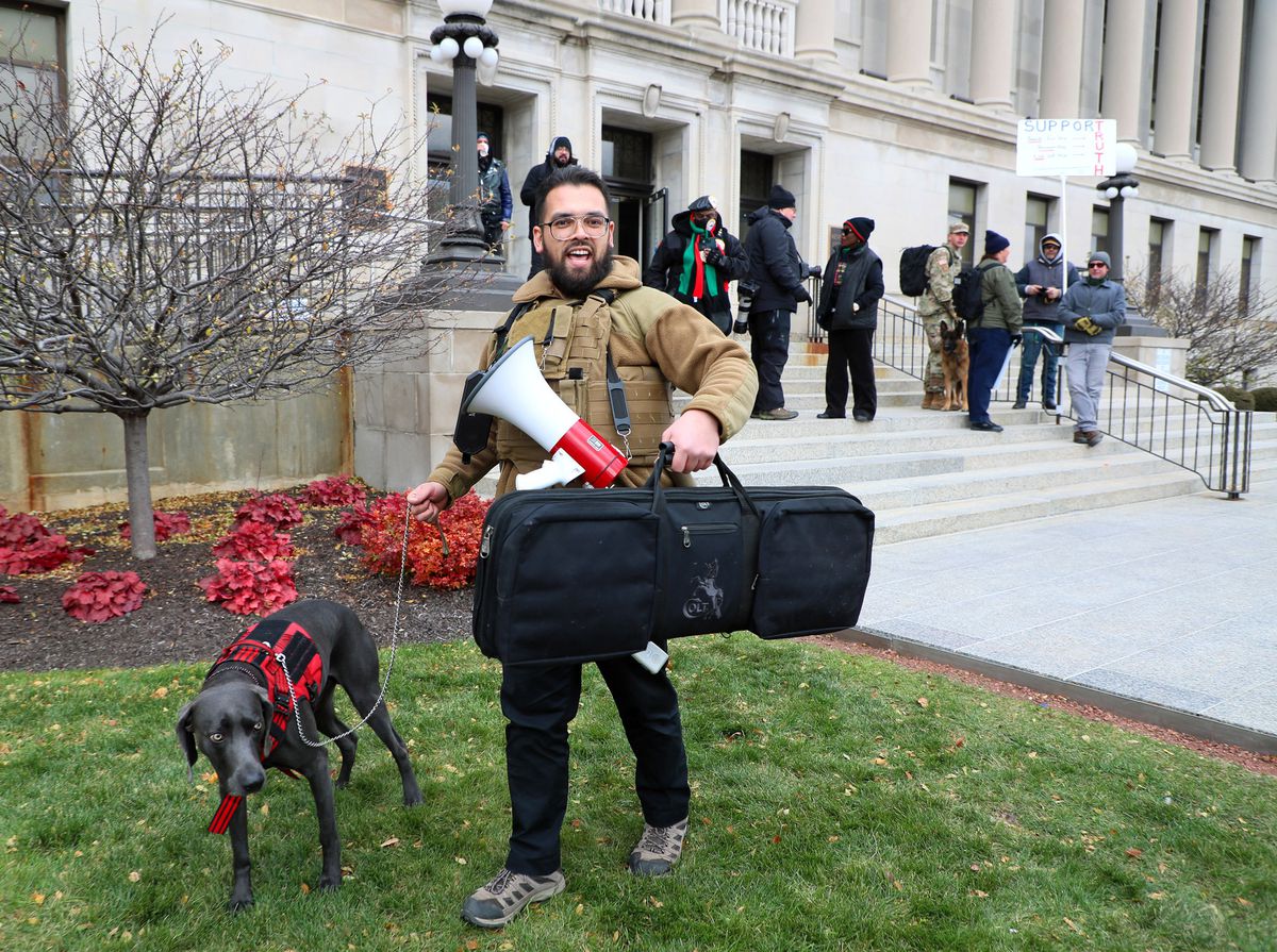 Man spotted with AR-15 outside Kyle Rittenhouse trial
confirms he is a fired Ferguson police officer 1 Man spotted with AR-15 outside Kyle Rittenhouse trial
confirms he is a fired Ferguson police officer 1
