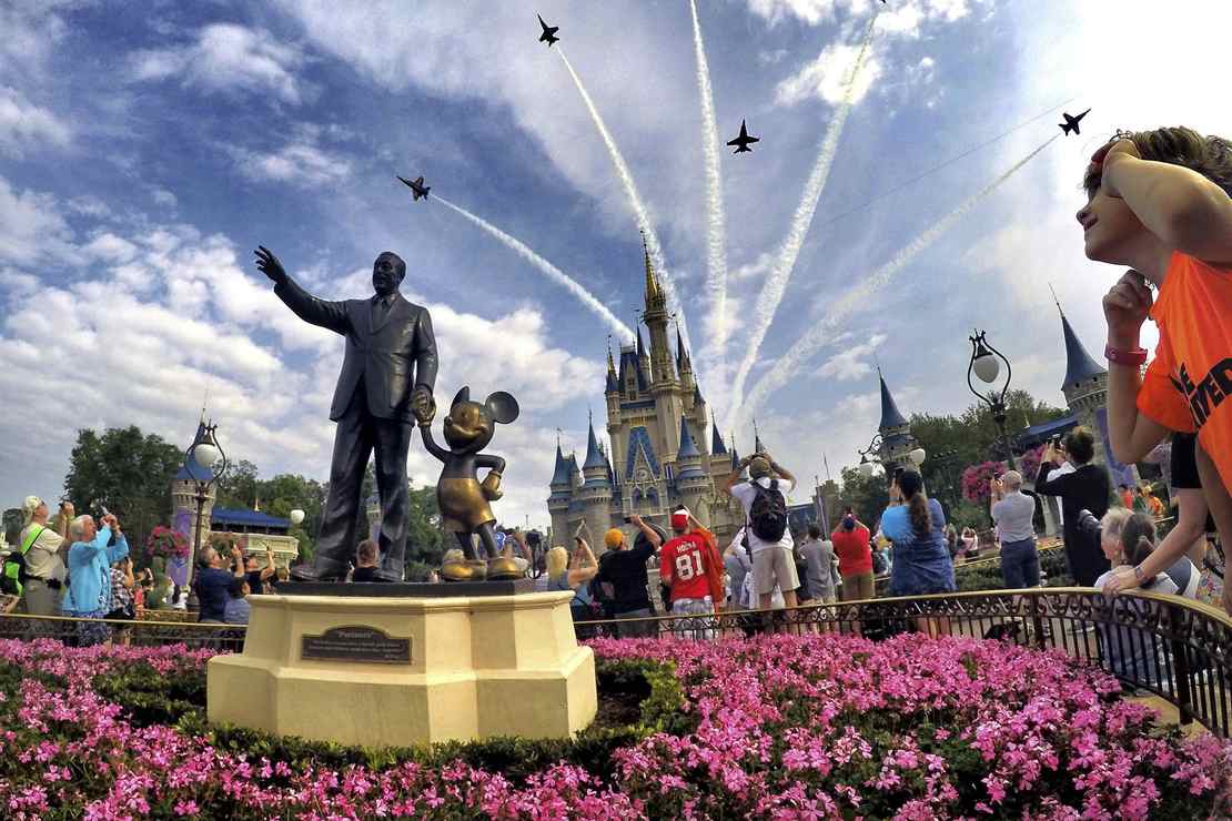 Disney World Pauses COVID-19 Vaccine Mandate 1