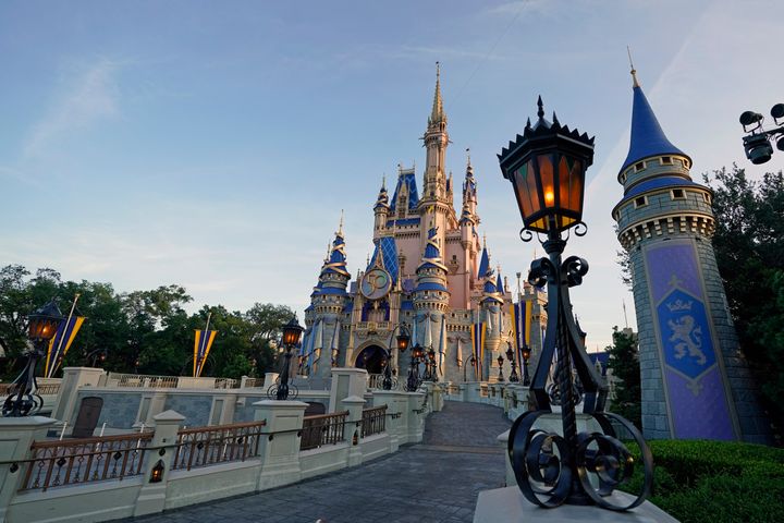 Disney Pauses COVID-19 Vaccine Mandate For Florida
Employees 1