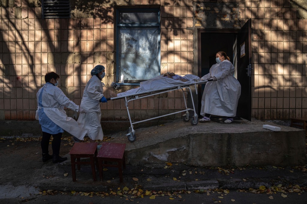 COVID-19’s global death toll tops 5 million in under 2
years 1