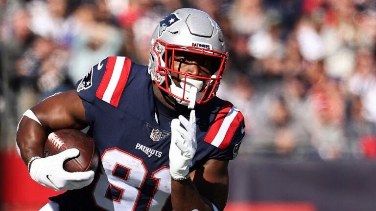 Patriots have a score to settle with the banged-up Titans,
so expect tricks and a tight, rugged game 1