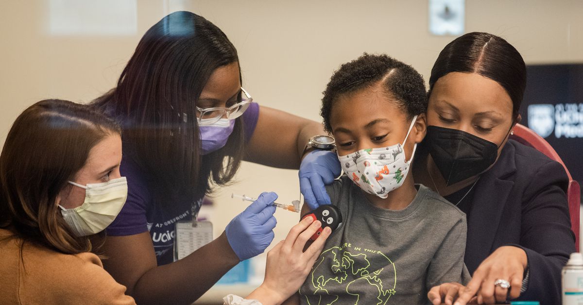 Chicago schools should require the COVID-19 vaccine for
students 1