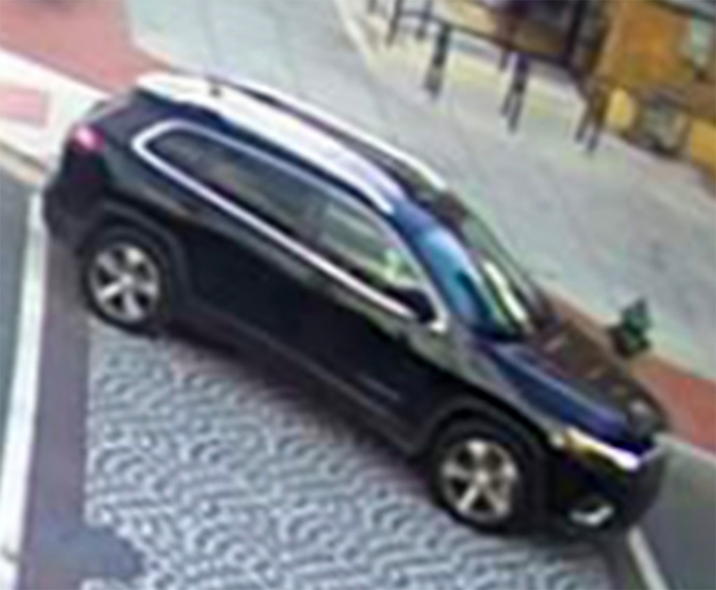 DC police officer shoots suspect who drove off with him in
back of car 1