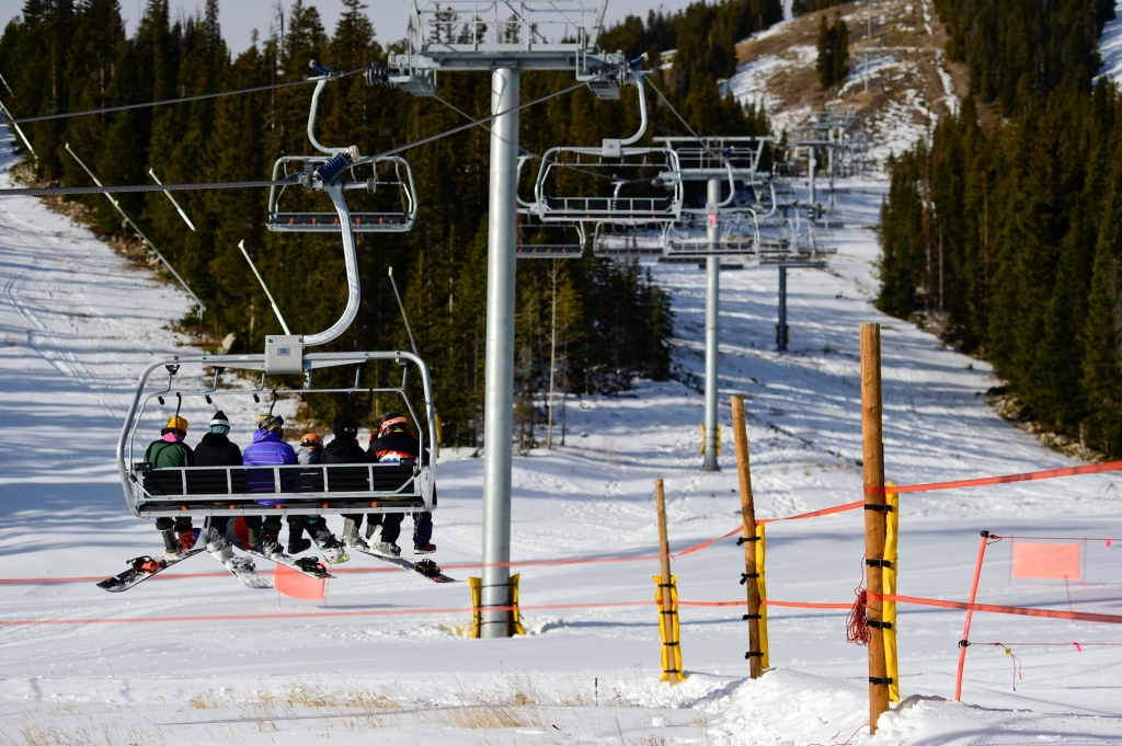 Boulder County’s Eldora ski area to open Friday despite
limited snowfall 1