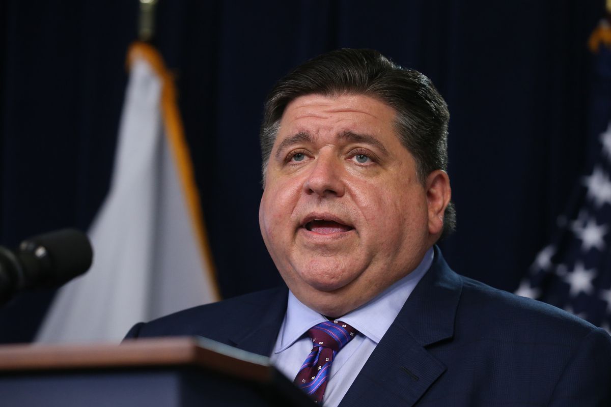 Higher than expected income buoys budget forecast from
Pritzker’s office, but deficits still projected to grow 1 Higher than expected income buoys budget forecast from
Pritzker’s office, but deficits still projected to grow 1