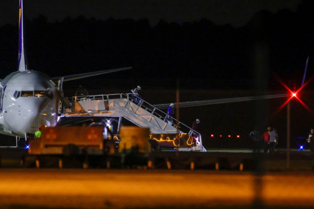 Border officials secretly sent 70 planes of migrants to
Florida: DeSantis office 1