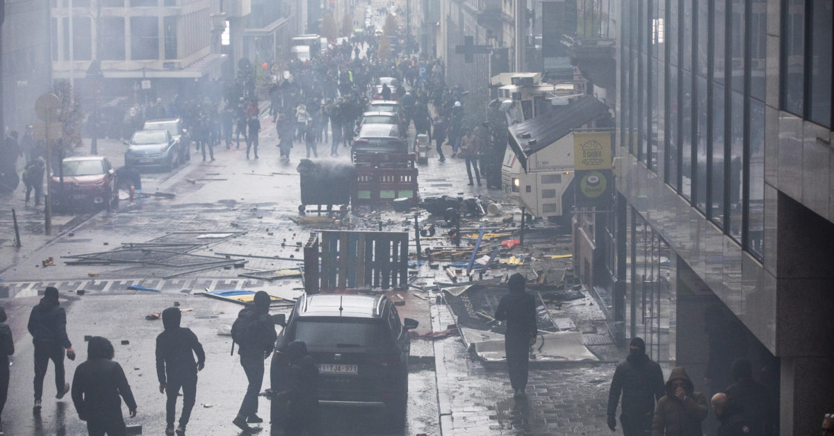 Protest against Covid-19 measures turns violent in
Belgium 1