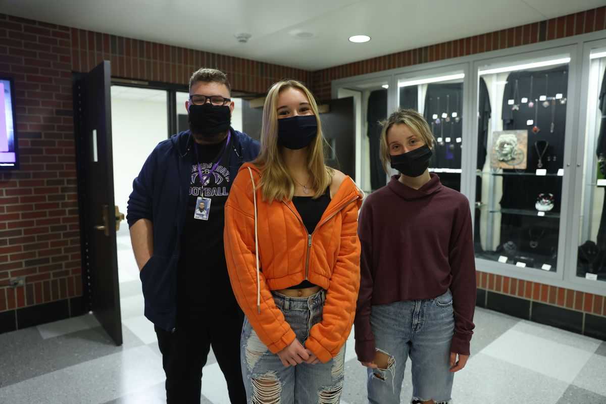 Culture wars explode in Chicago suburb after protesters call
H.S. library book ‘porn,’ but students decry censorship 1