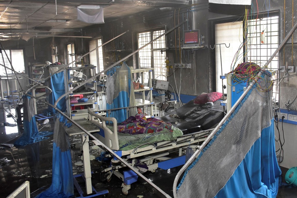 Fire in Indian coronavirus ward kills 11 1