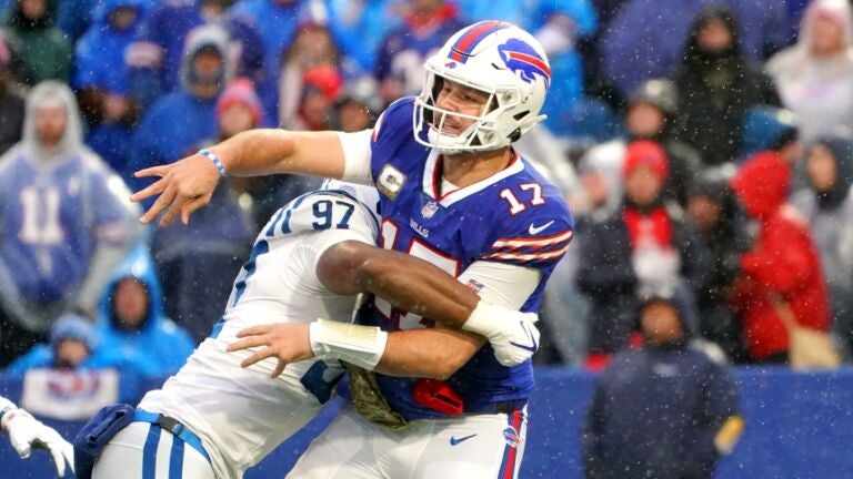 Patriots take the AFC East lead following the Bills’ blowout
loss to the Colts 1
