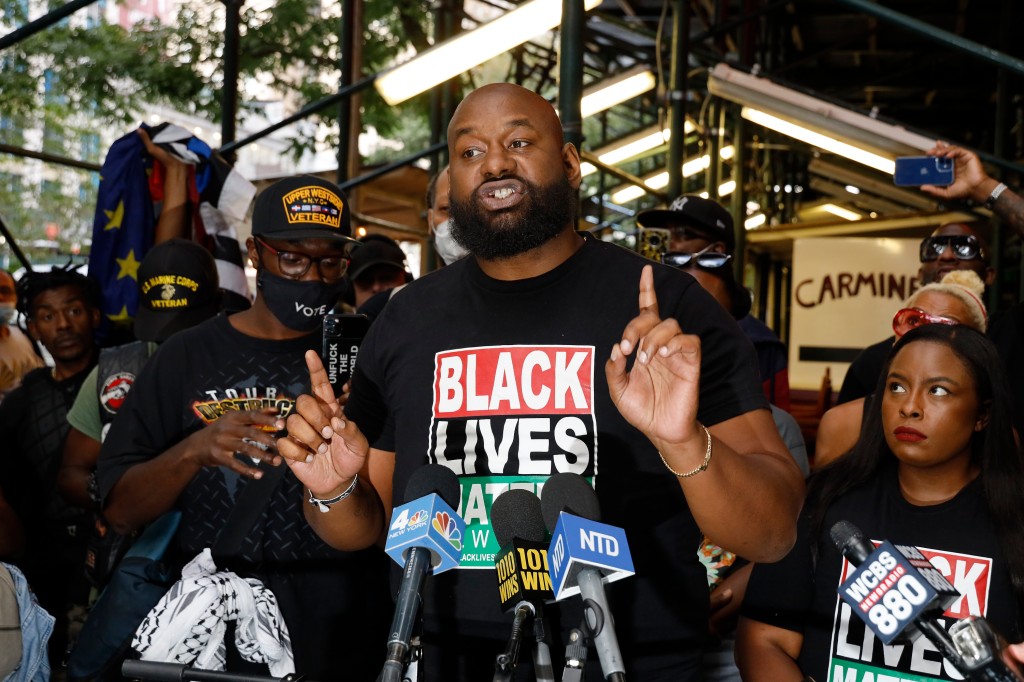 NYPD cops rip ‘domestic terrorist’ Hawk Newsome after
threatening ‘riots’ 1