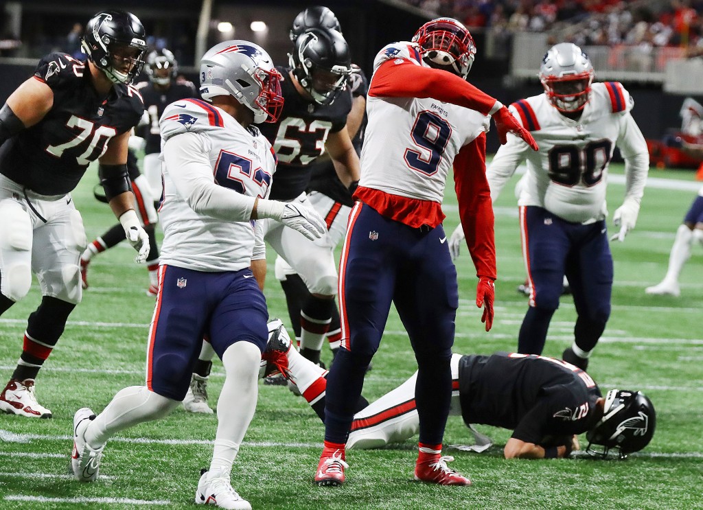 Patriots blow out Falcons for fifth consecutive
victory 1