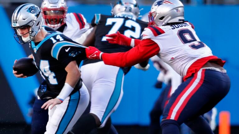 Patriots have found a familiar winning formula: vicious
defense, pounding ground game, and some well-timed throws from Mac
Jones 1