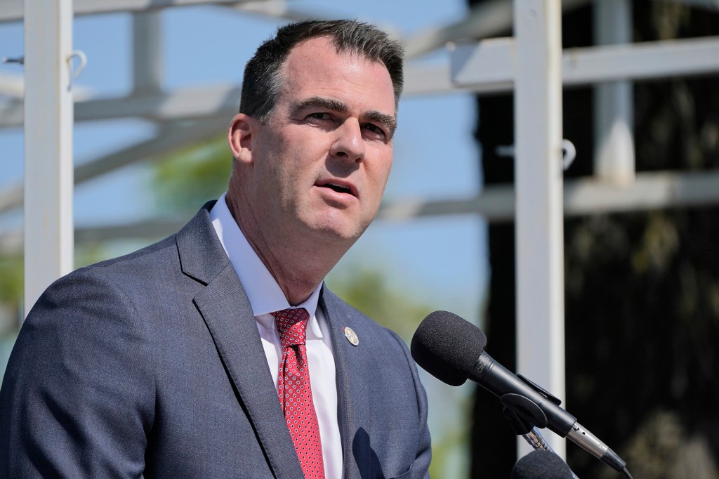 Oklahoma gov blasts school district over firing of maskless
teachers 1
