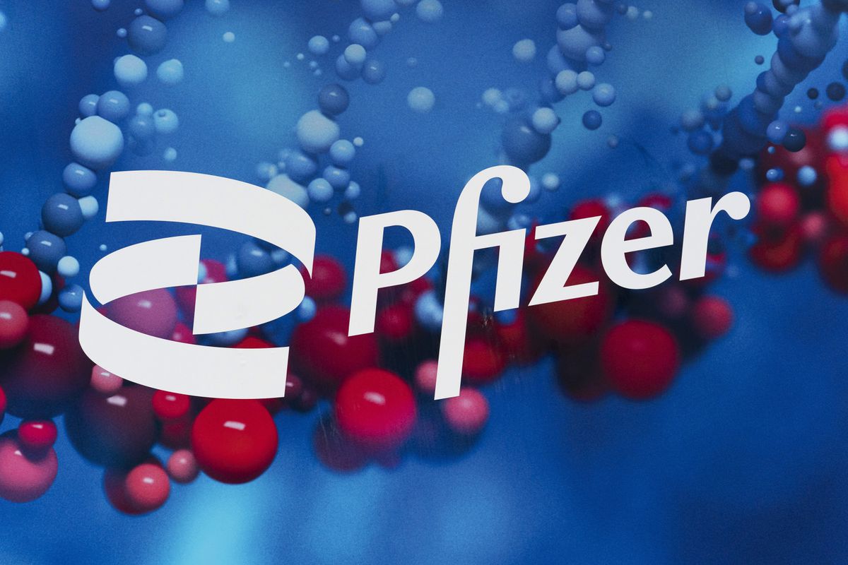 Pfizer agrees to let other companies produce its anti-viral
COVID-19 pill, making it available in low-income countries 1 Pfizer agrees to let other companies produce its anti-viral
COVID-19 pill, making it available in low-income countries 1