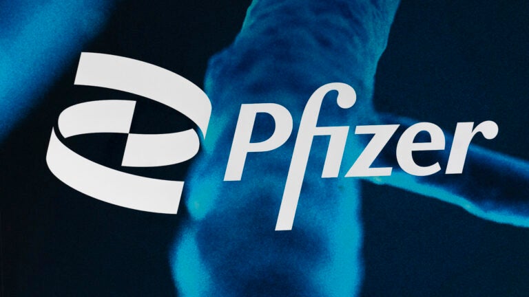 Pfizer says COVID-19 pill cut hospital, death risk by
90% 1