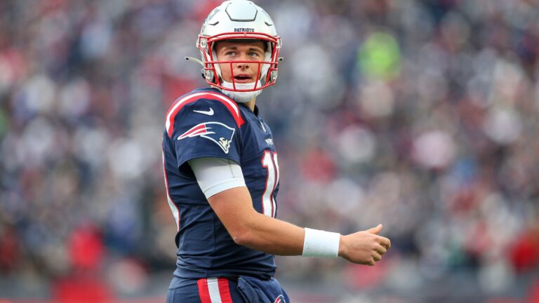 Patriots taking on a familiar shape, and the only repeat in
Thursdays game against Falcons will be the score 1