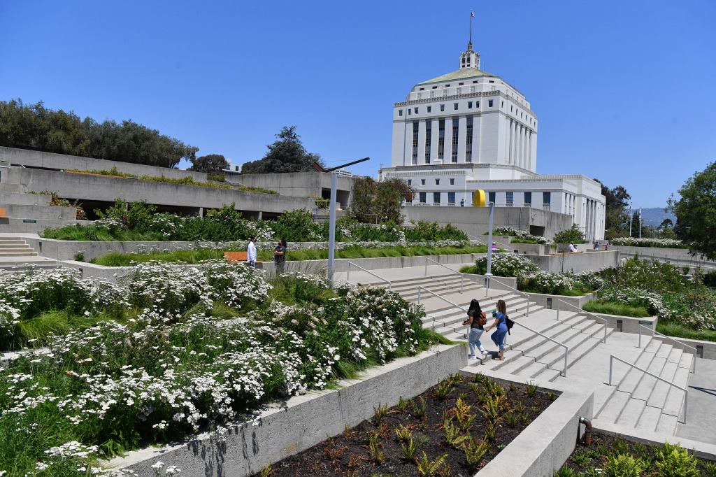 Oakland museum to reopen its Great Hall 1