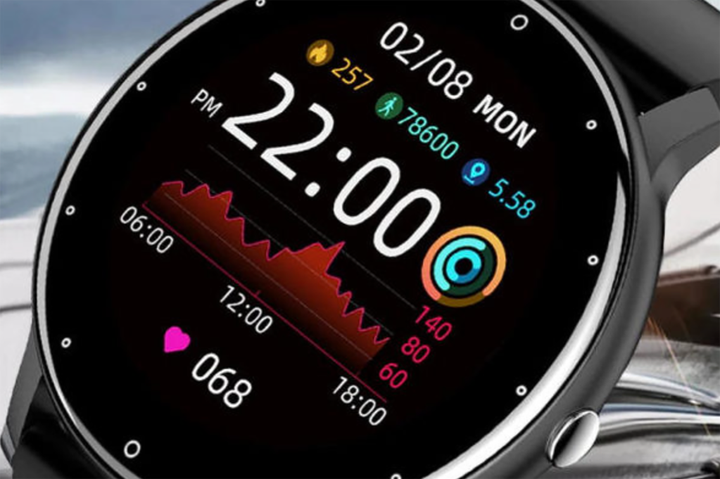 This waterproof Bluetooth smart watch looks just like a
classic timepiece 1