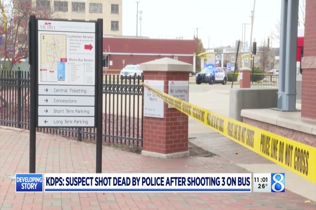 Man opens fire on Michigan bus, is shot dead by cops 1