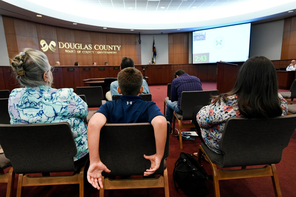 Douglas County health officials struggle with suspended mask
exemption order 1