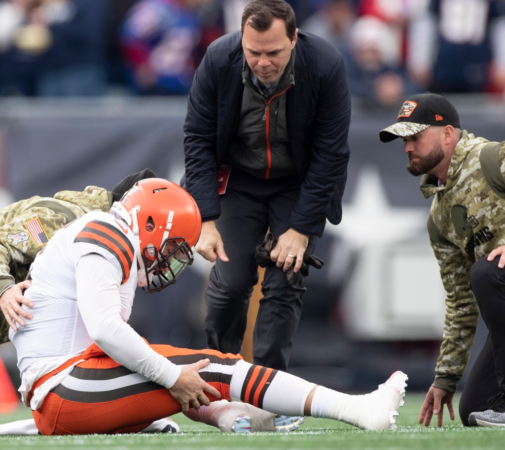 Baker Mayfield leaves game with knee injury as Browns get
destroyed by Patriots 1