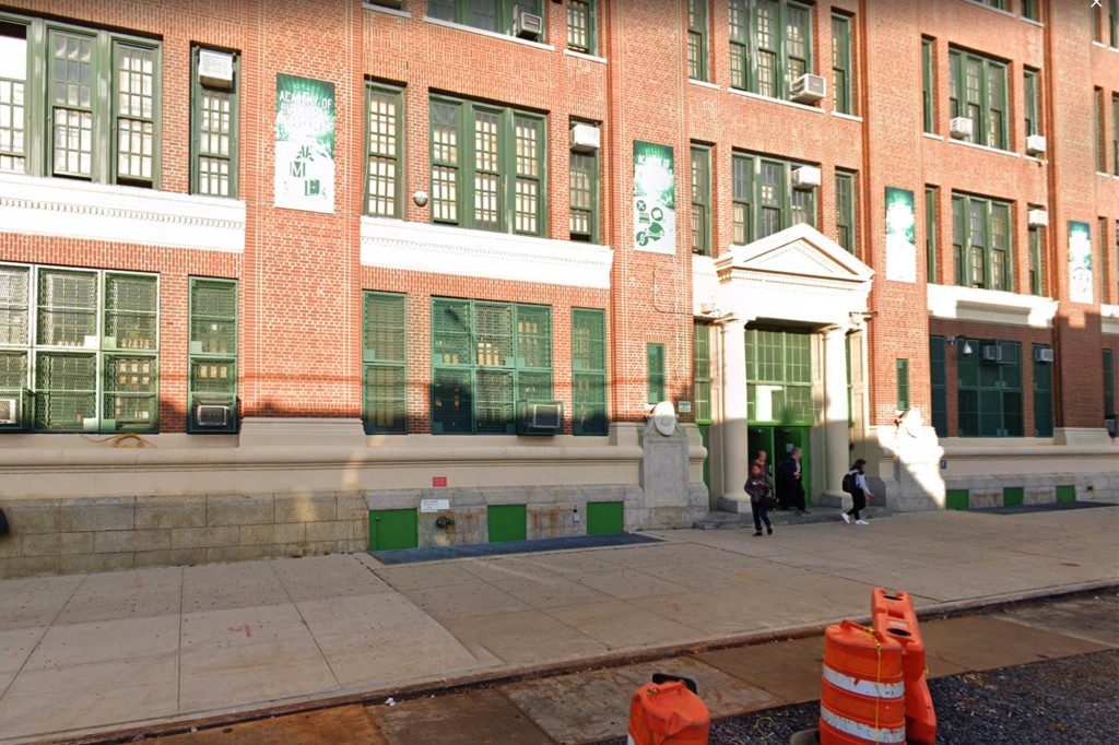 Suspected bomb threats made at two Brooklyn high schools:
sources 1