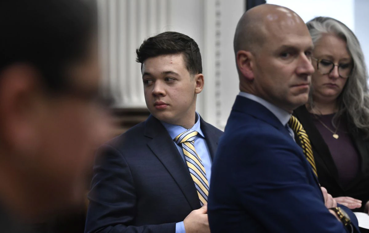Kyle Rittenhouse jury views videos showing shootings during
protests 1 Kyle Rittenhouse jury views videos showing shootings during
protests 1