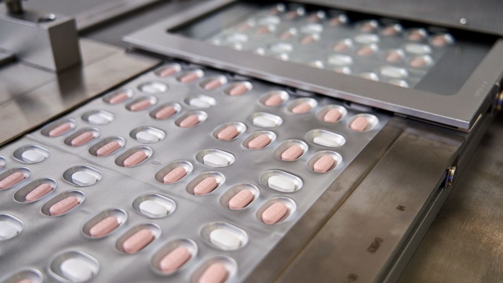 Pfizer, U.S. ink $5.29B deal for possible COVID-19
treatment 1