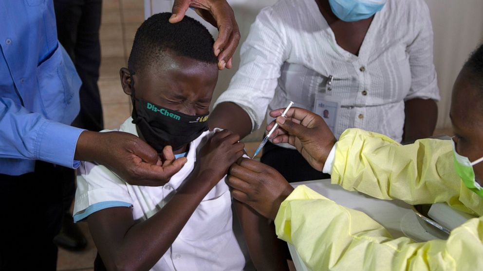 WHO hosts special meeting on worrying new COVID-19
variant 1