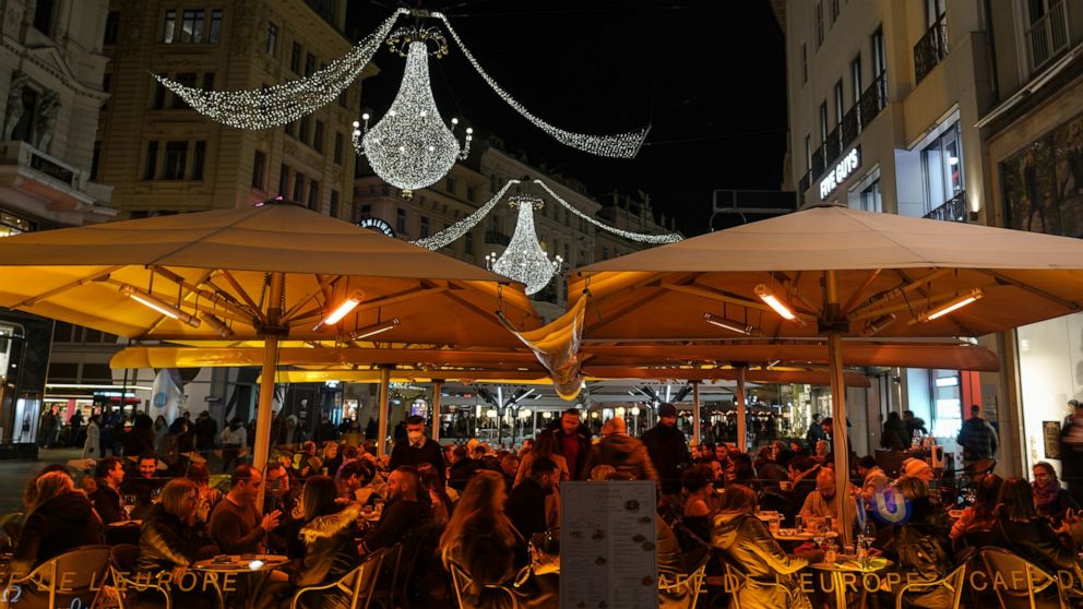 Austrians enjoy final day before impending lockdown 1