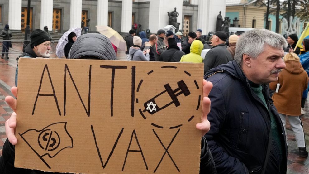 Ukrainians protest against vaccination as COVID cases
soar 1